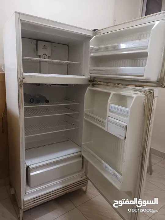 ثلاجة و كولر ماء للبيع بحاله ممتازة