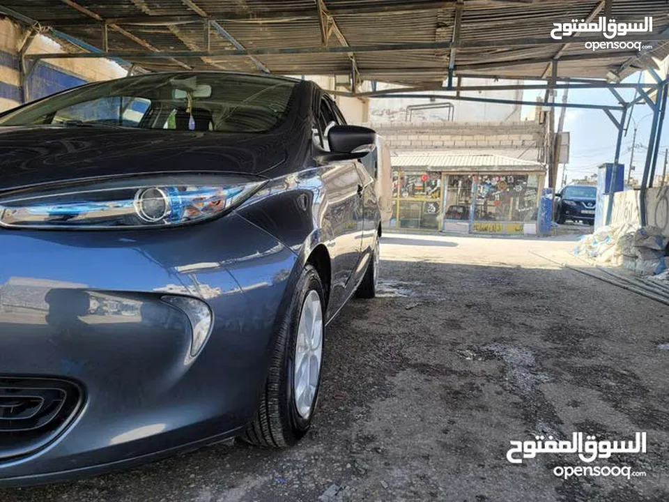 رنو زوي 2018 بيع كاش او بالتقسيط بدون بنوك  أو شركات التسهيل جميع الاضافات السياره اربعه جيد