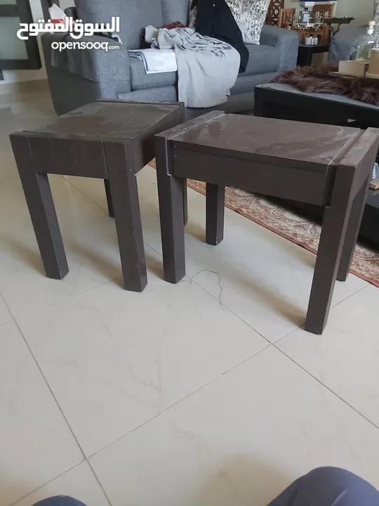 طقم سفرة  10 كراسي + طقم جلوس 7 مقاعد بحالة جيدة جدا + سجاد + طاولات جانبية