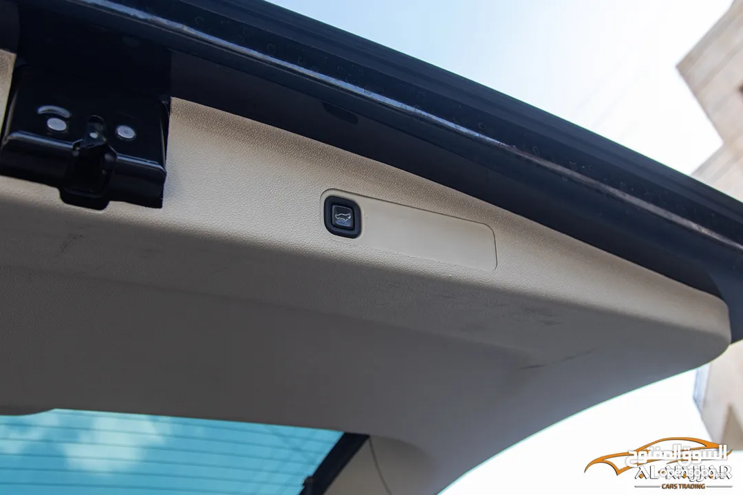 Cadillac Escalade Xl 2012 Platinum   السيارة مميزة جدا و قطعت مسافة 144,000 كيلو متر