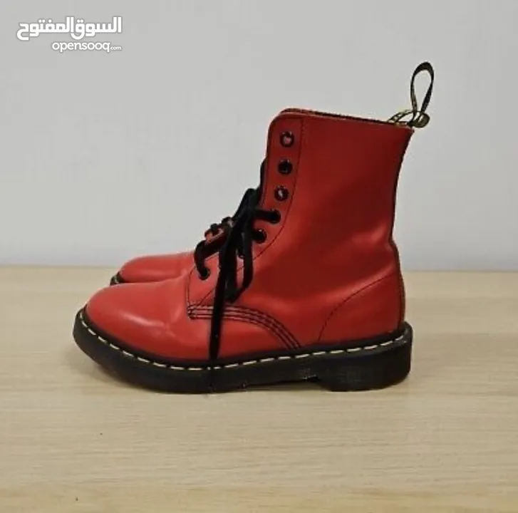 مجموعة مميزة من الأحذية الأصلية من ماركات عالمية للبيع بأسعار مناسبة وتوصيل لجميع المناطق
