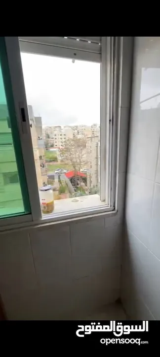 شقة فارغة بموقع مميز خلف المختار مول بالمدينة الرياضية للإيجار