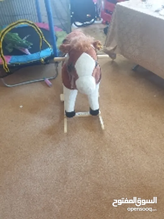 حصان اطفال جديد   خشبي هزاز للبيع