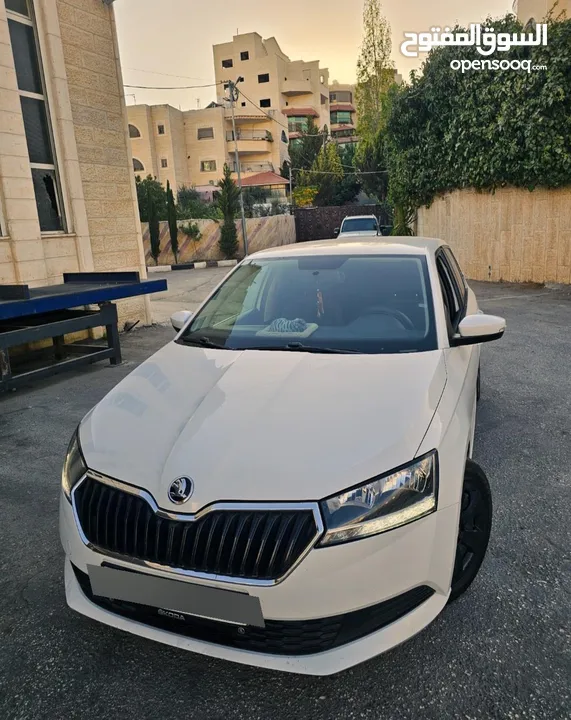 سكودا فابيا ترخيص تامين لا شهر 4  السياره اقتصاديه جدا عدداد قليل لا صيانه  كوشوك جديد من شهر مركب