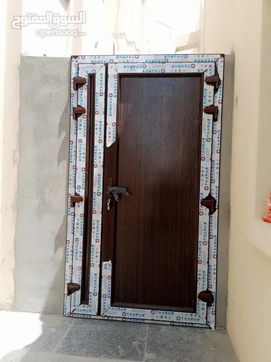 Aluminium door and window making and sale صناعة الأبواب والشبابيك الألومنيوم وبيعها