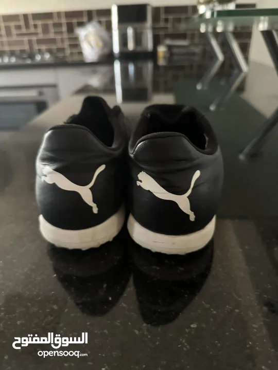 Nice original puma shoes with no laces