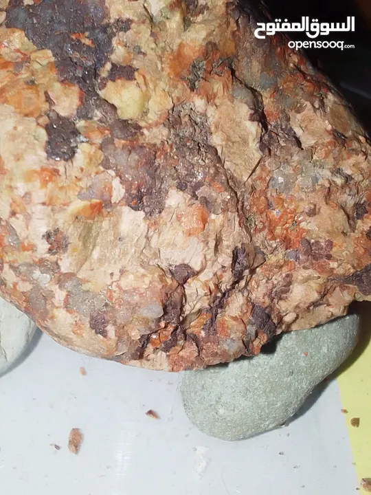 لا اريد المبالغه بأسماء وصفات احجاري ولكن إبحث عن نوعية وسعر كل حجر وما قوة الحجر ولإي اسباب يستخدم