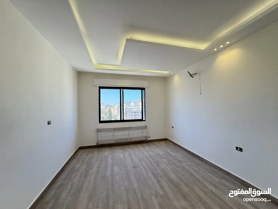 شقة مميزة للبيع طابق اول مساحة 230م بخلدا بتشطيبات مميزة (مشروع 120)