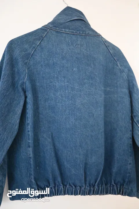 STYLISH AMERICAN DENIM JACKET WITH UNIQUE COLLAR.