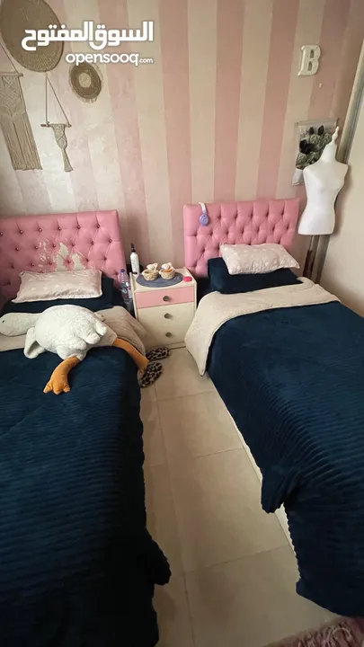 غرفة بنات بنتين