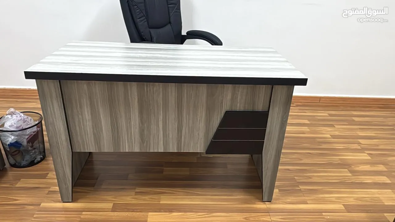 للتميز عنوان تميز بمكتب للدراسة و العمل بخشب لامينت مكفول فخم جدا بالشكل و الحجم مقاس