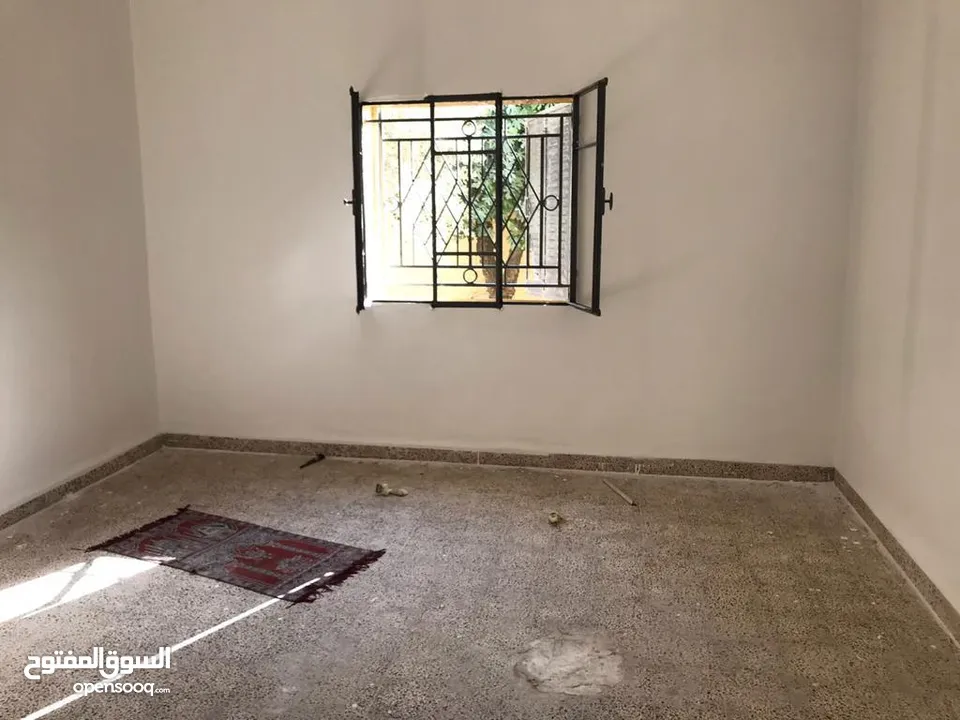 فرصة للاستثمار او السكن! بيت للبيع في الأشرفية – بجانب مستشفى البشير!
