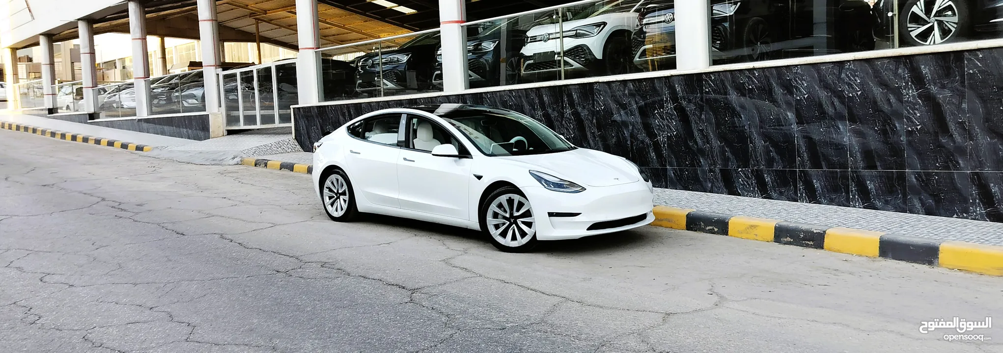 تيسلا 2021 model 3 فحص كامل 4 جـيـد فرش ابيض جنط 19بحالة الوكالة لون مميز للبيع بسعر لقطة ومحروووق