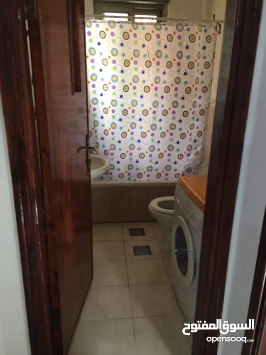 شقه مفروشه للايجار الشهري 2150 تشمل المياه وخدمات الدرج