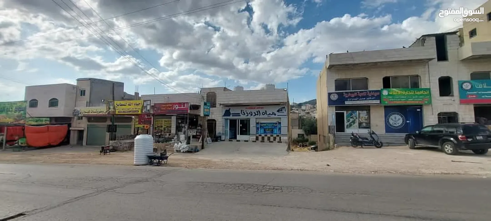 طابق ارضي تجاري ومحل بنفس المجمع للايجار
