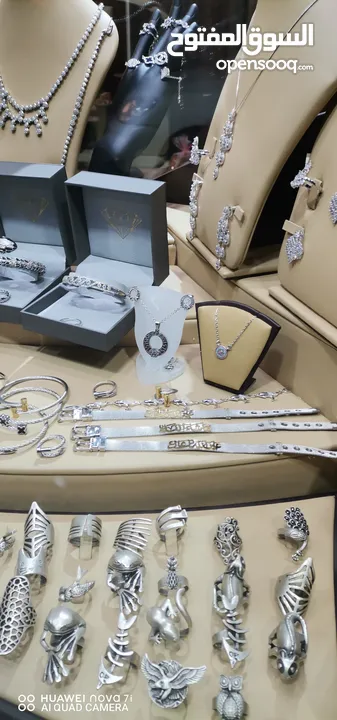 كل ما يلزم محلات الذهب والفضه  والبازارات تفصيل تواصي حسب الطلب  باسعار جدا منافسه