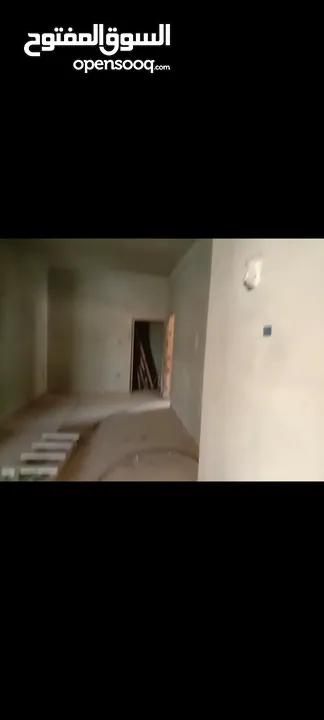 باسم الله الرحمن الرحيم  اعلان بيع بيت بالمتغيرات قريبة من طريق الحزام .........