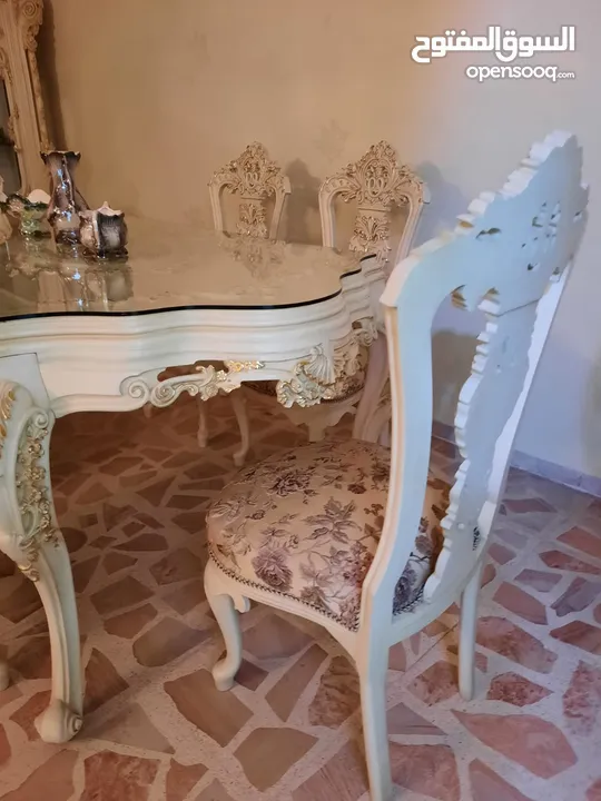 طاولة سفرة وفضية مصري حفر من الطراز الرفيع .