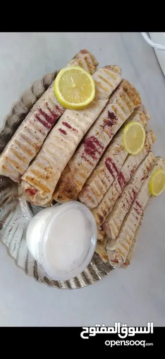 كعك ومعمول بأشكال وأنواع مختلفه اضافه إلى جميع انواع المعجنات وطبخ شعبي