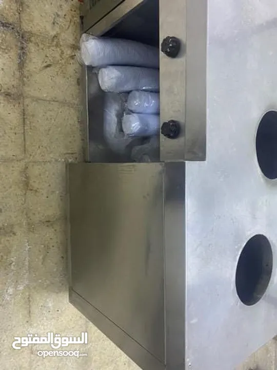عده مطعم فلافل +عده محل معجنات