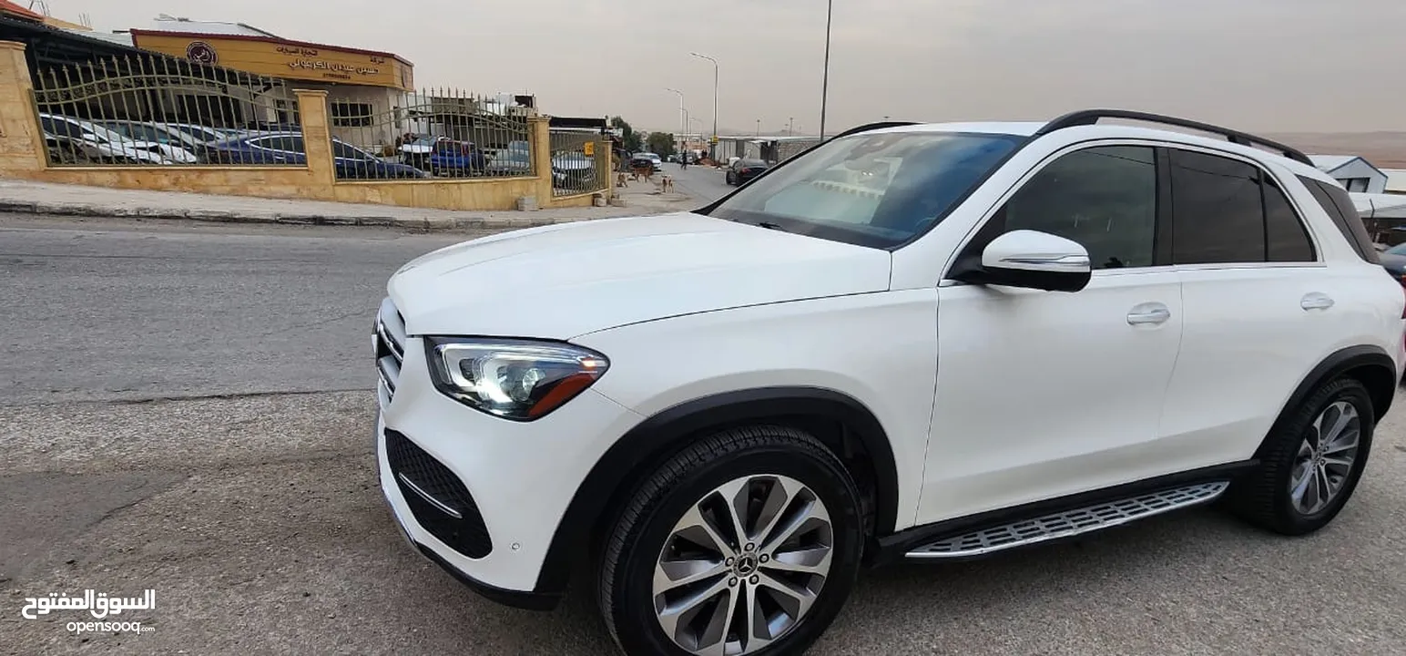 مرسيدس GLE 350- 4 MATIC موديل 2020  دفع رباعي  عاليه الإضافات  غير مجمركه لون ابيض والداخل اسود