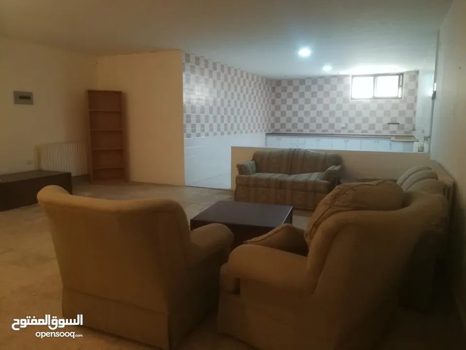 فيلا تصلح لأي عمل تجاري اعلان رقم (V29)