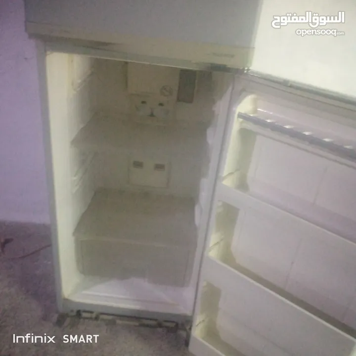 يوجد غاز يونيفرسال مستعمل للبيع وثلتجه جنرال مستعمله تبريد ممتاز بحاله جيده جدا