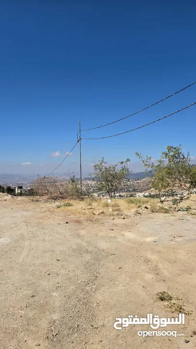 1 دونم على طريق اربد جرش القديم مباشره بعد مبنى المحافظه على اليسار