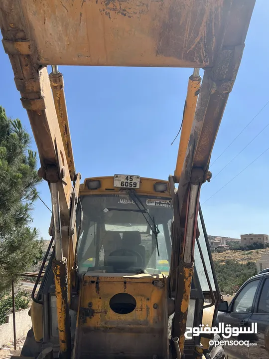 جرافه jcbللبيع بحاجه لماتور