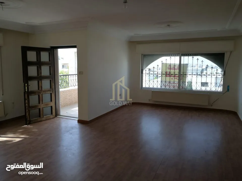 في أرقى مناطق الصويفية شقة طابق ثالث أخير 170م مجدده بالكامل بسعر مميز / ref 9085