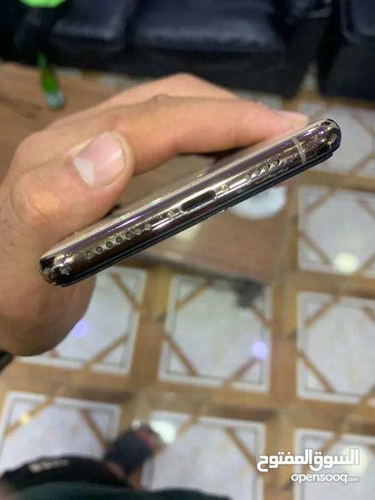 ايفون xs max للبيع بحاله جيده وسعر حرق 110