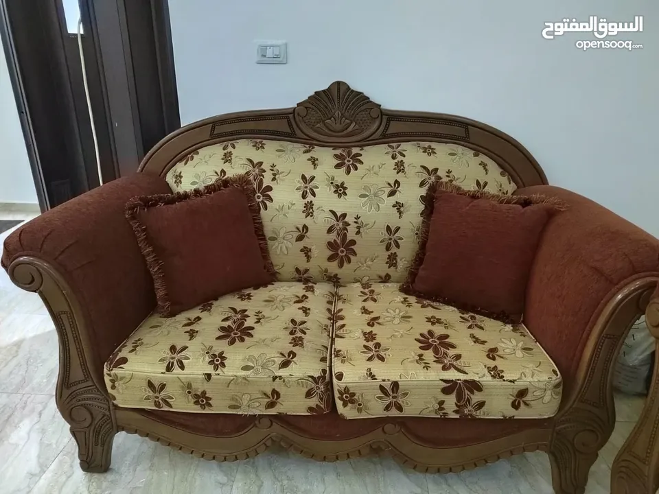 كنب ضيوف تفصيل خشب زان مستعمل بحالة شبه جديدة خامة ممتازة وتصميم فخم - مريح وألوان جميلة  - لا يفوتك