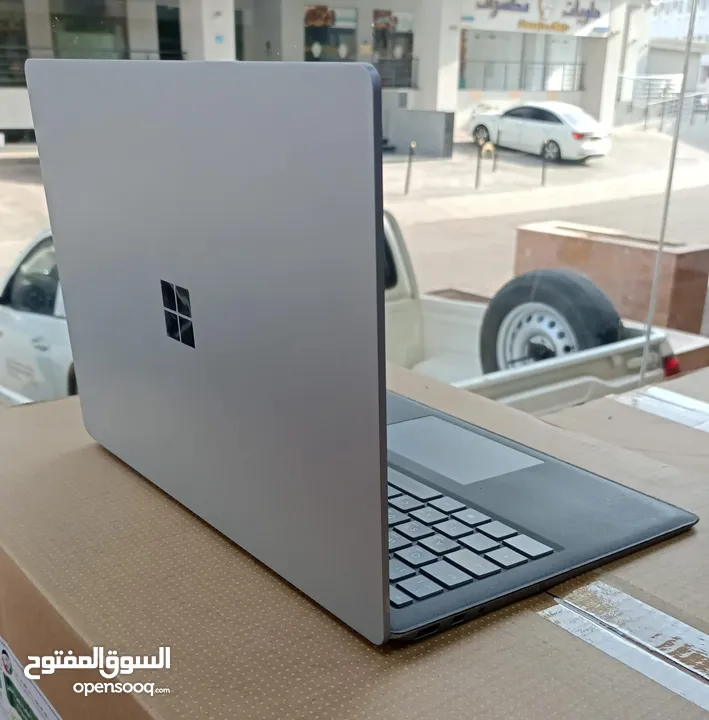 Surface laptop 2 core I7 8th 8 GB ram 256 GB storage look like a brand new laptop