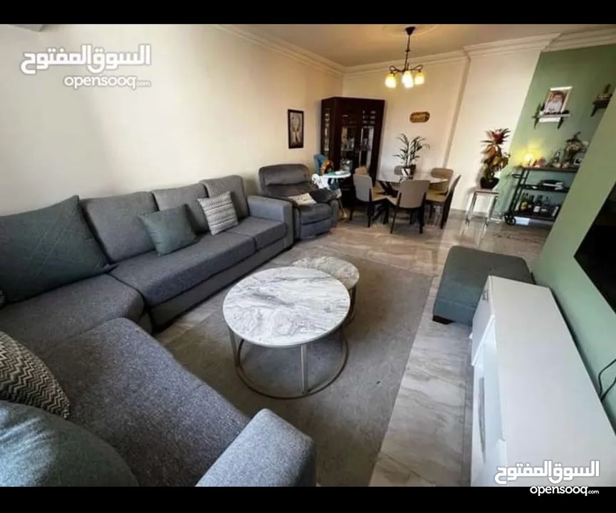 شقه للبيع بسعر مغري جدا مع اجهزه كهربائيه... يوجد مجال للسعر للجادين من المالك مباشرة