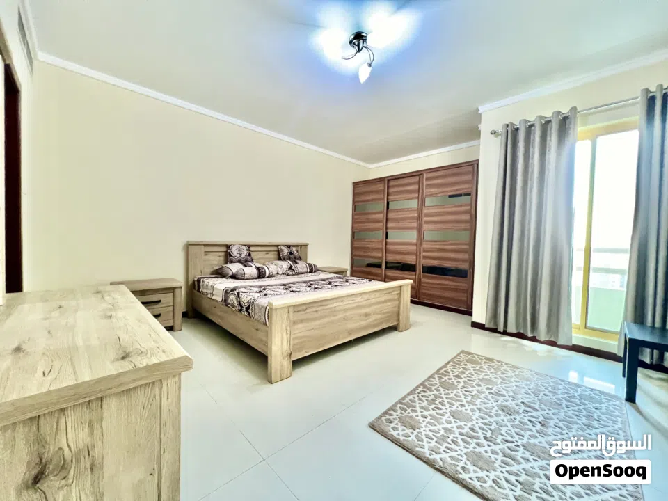 شقة مفروشة تتكون من غرفة نوم  واسعة ومشرقة متاحة الآن للبيع
