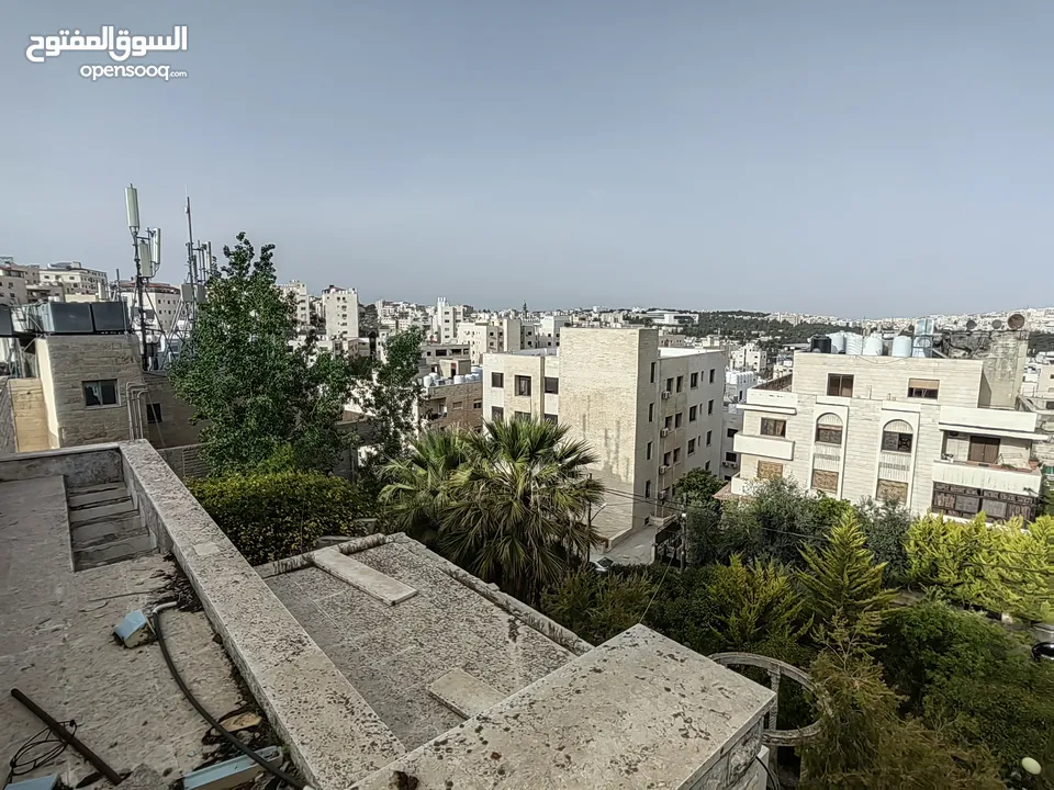 فيلا للبيع بمساحه حديقه كبيره و البيع بسعر الأرض