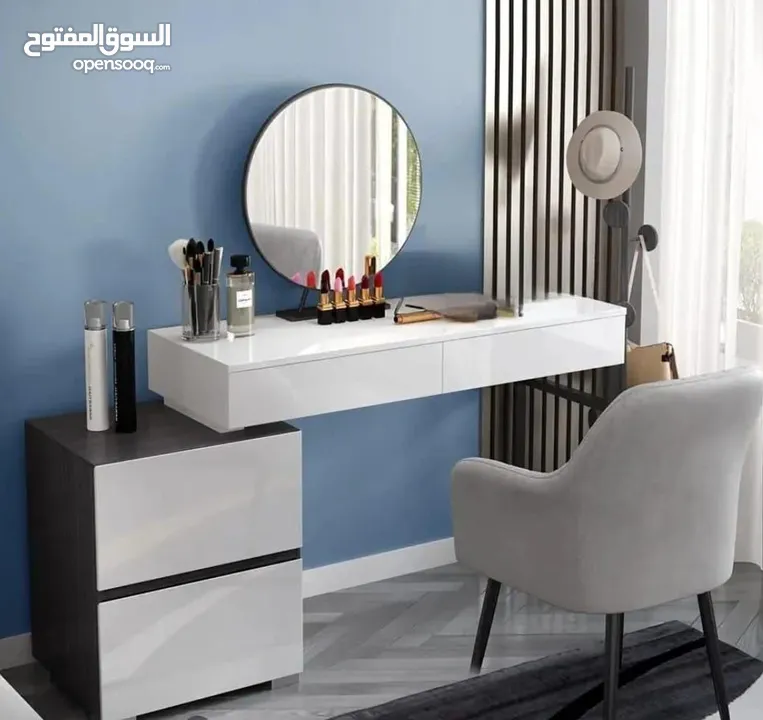 تسريحة مودرن مع خزانة جانبية – لمسة فخامة لغرفتك! ترتيب وأناقة بمساحة مثالية  تصميم عصري بسيط