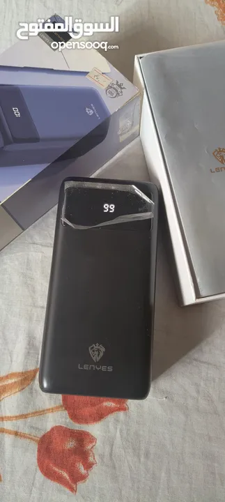 Power Bank. Head phones