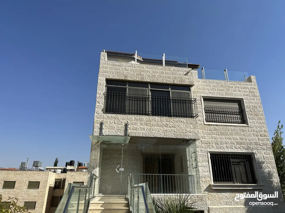 فيلا للايجار السنوي في ضاحية الرشيد