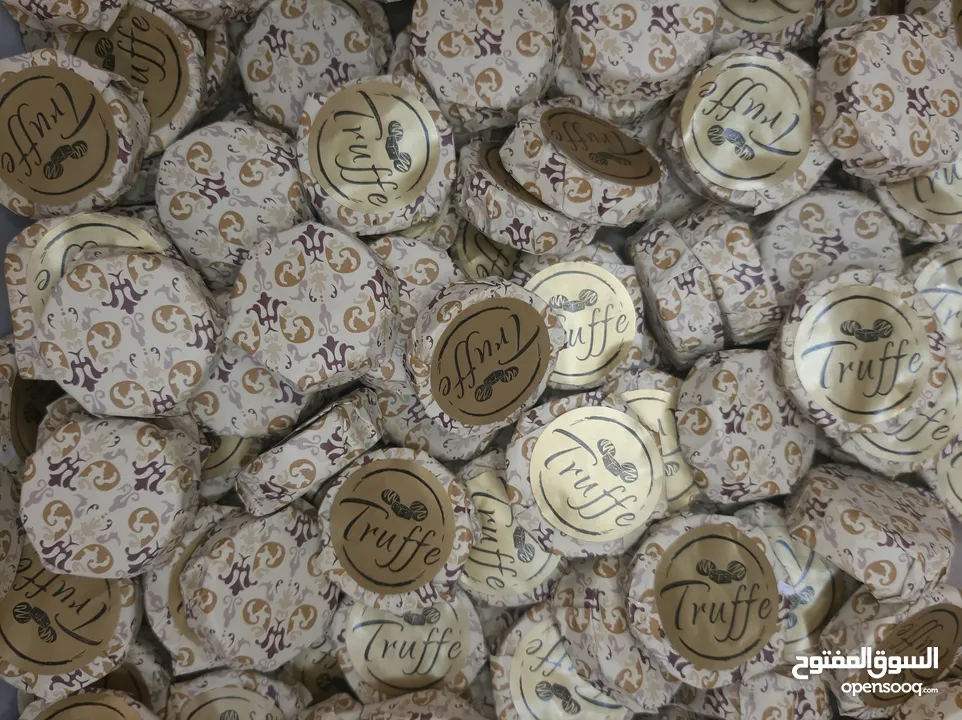 محمص للبيع بكامل عدته وديكوره وبضاعته البيع بداعي السفر المحمص يعمل بشكل جيد وقابل للتطوير والتوسيعو