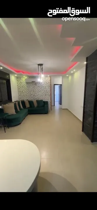 شقة ذات اطلالة خلابه للبيع