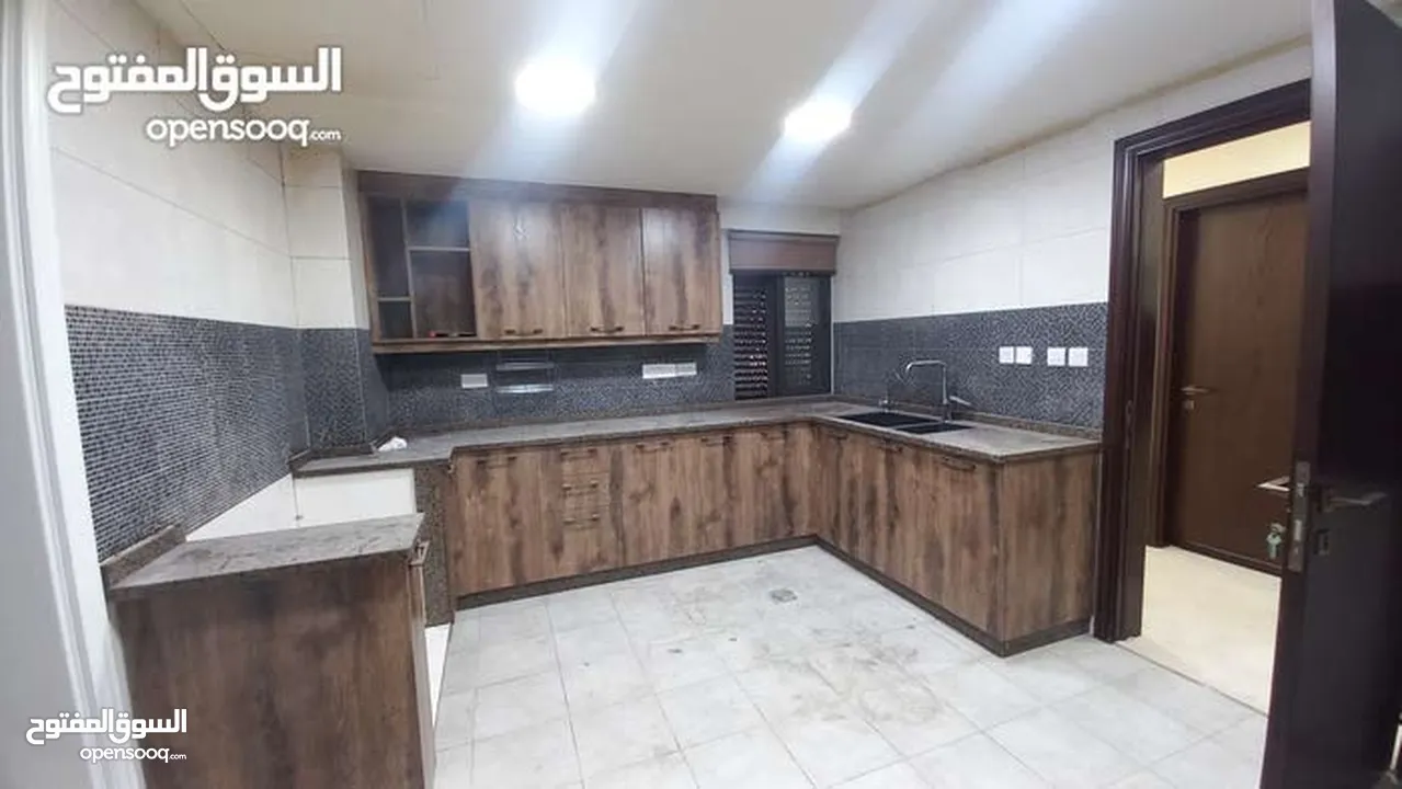 فيلا مستقله فارغه للايجار+ تشطيبات فاخره سوبر ديلوكس مسبح + مصعد + 4 طوابق