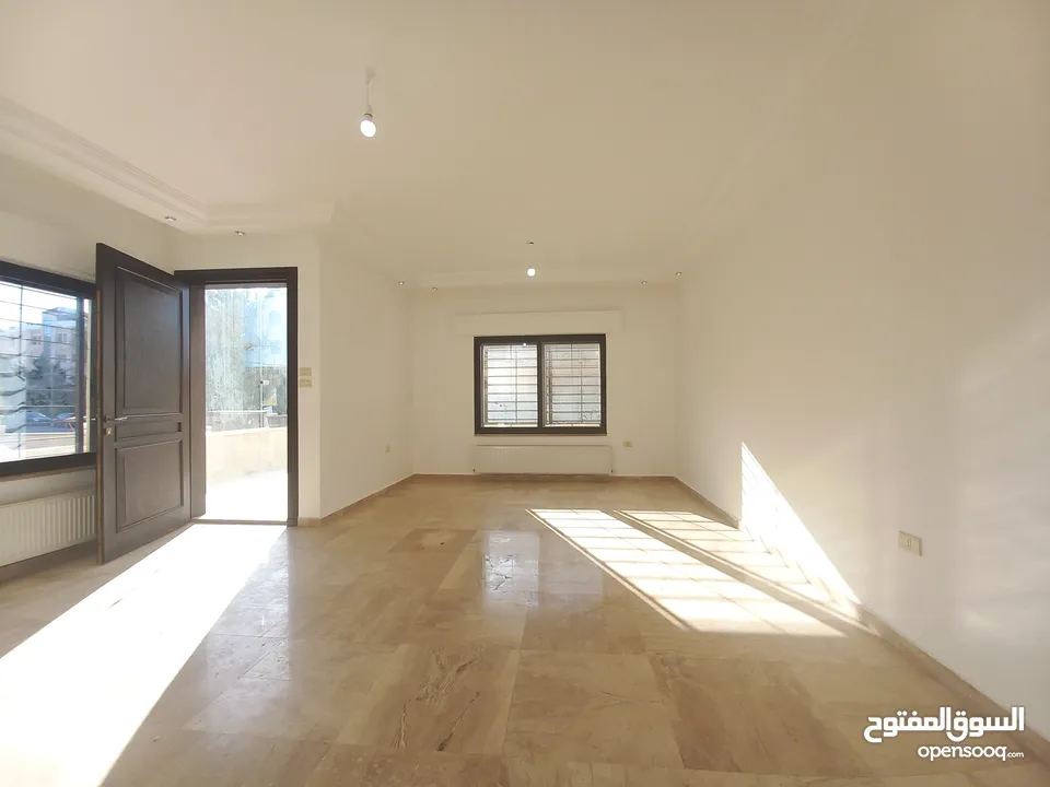 شقة غير مفروشة للايجار في دير غبار  ( Property 34320 ) سنوي فقط