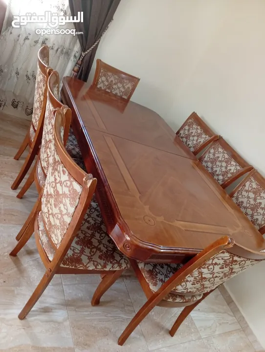 طاولة سفرة 8 كراسي  جديده ولا خدش فيها