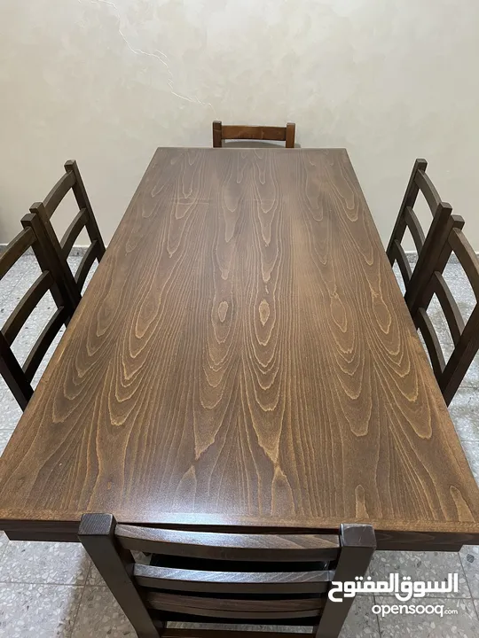 طاولة سفرة بحالة ممتازة للبيع