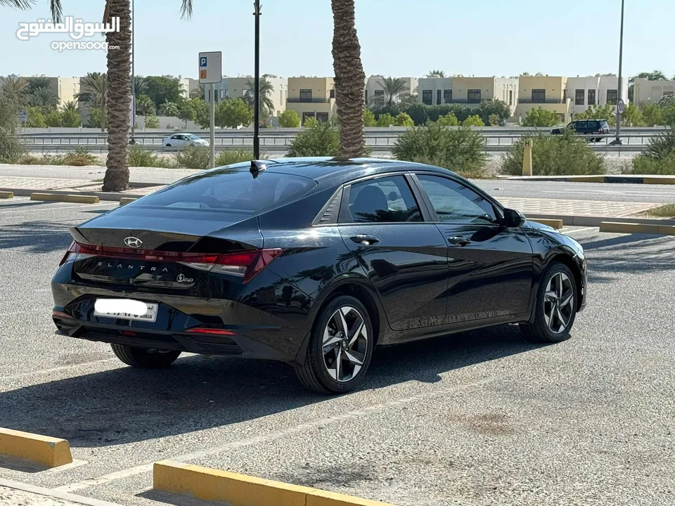 Hyundai Elantra 2022 (Black)