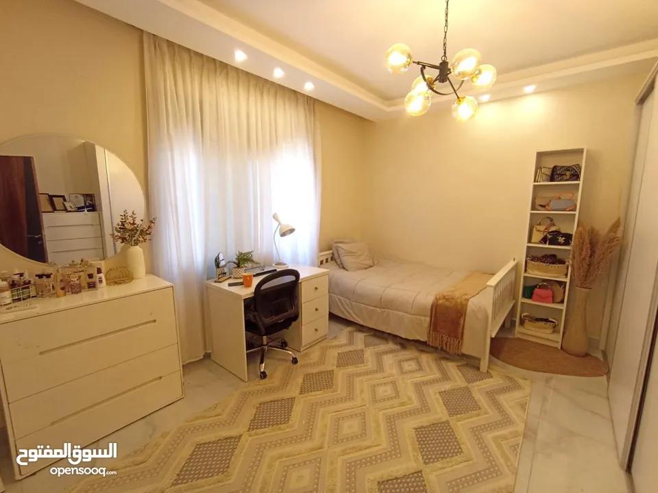 شقة اخير مع روف للبيع خلف المدارس العالمية - 14584