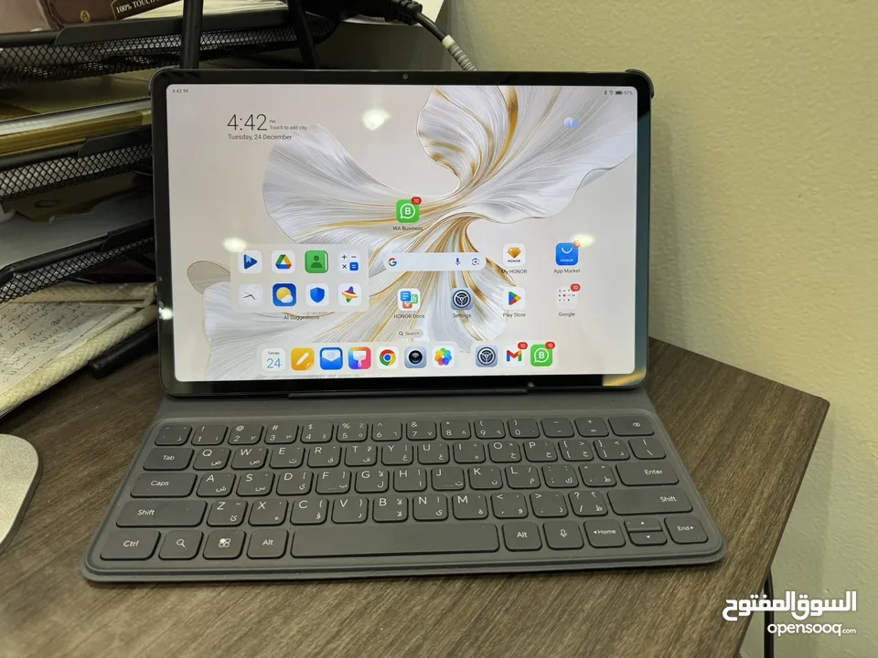 Honor pad 9 with keyboard