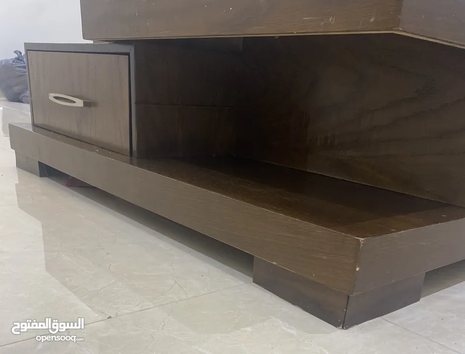 كنب لف جلوس  وطاولة وسط مستعمل بحالة جيدة جدا
