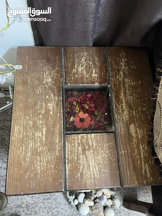 طاولة وسط لون بني
